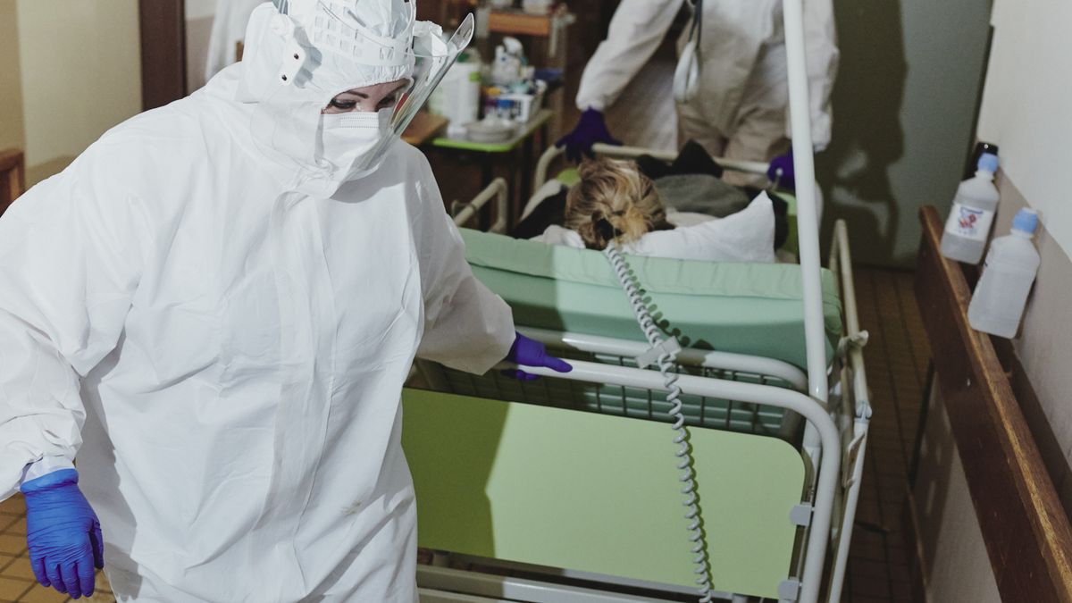 Uvnitř nemocnice v nejzasaženějším okrese: „Nejhorší covid jsme měli u třicetileté ženy“